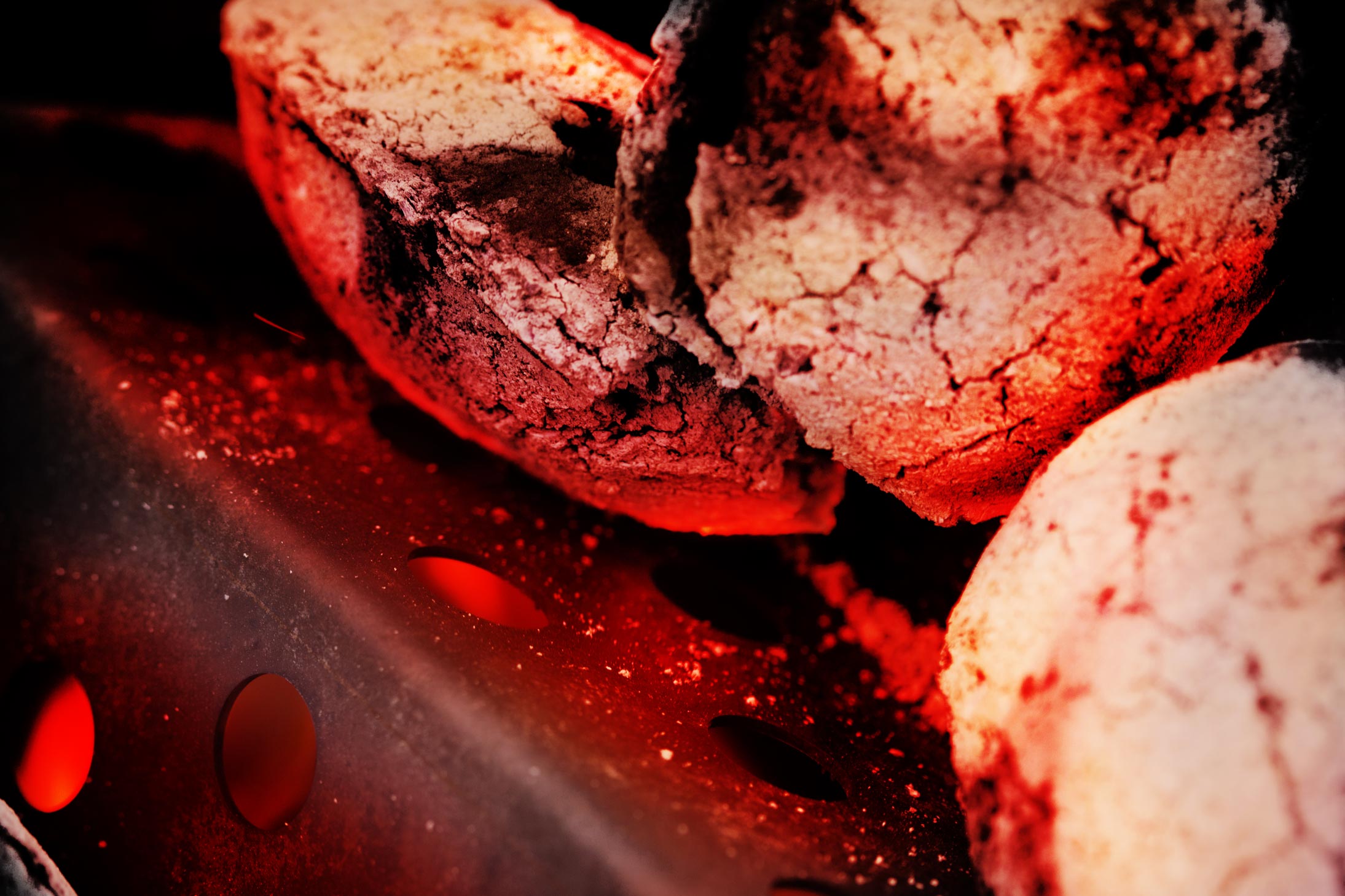 Chad-O-Chef hybrid braai with ember drawer, charcoal cooking setup.