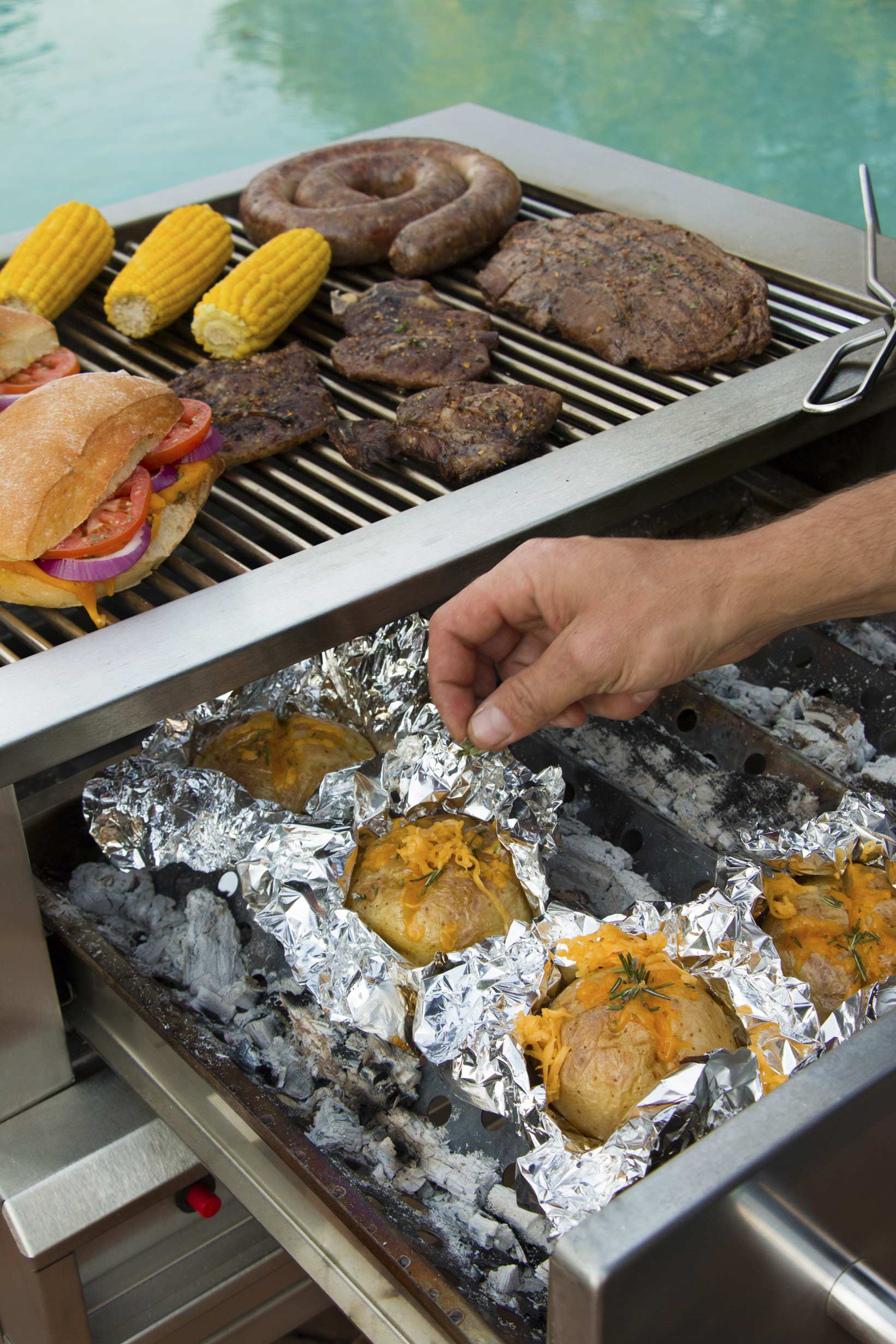 Chad O Chef Hybrid braai, large cooking area with preparation surfaces, dressed