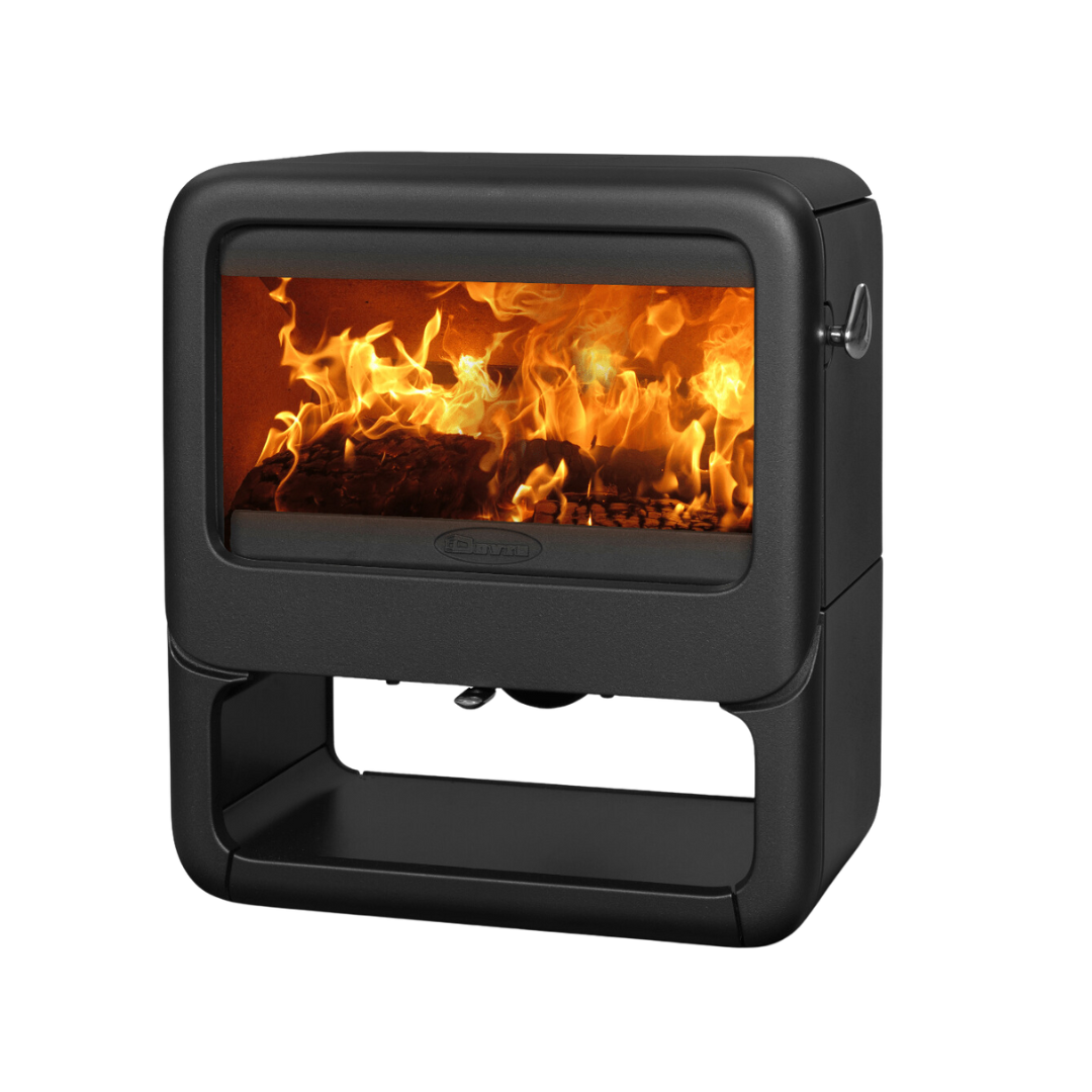 A black freestanding Dovre Rock 500 wood-burning fireplace with a visible fire.
