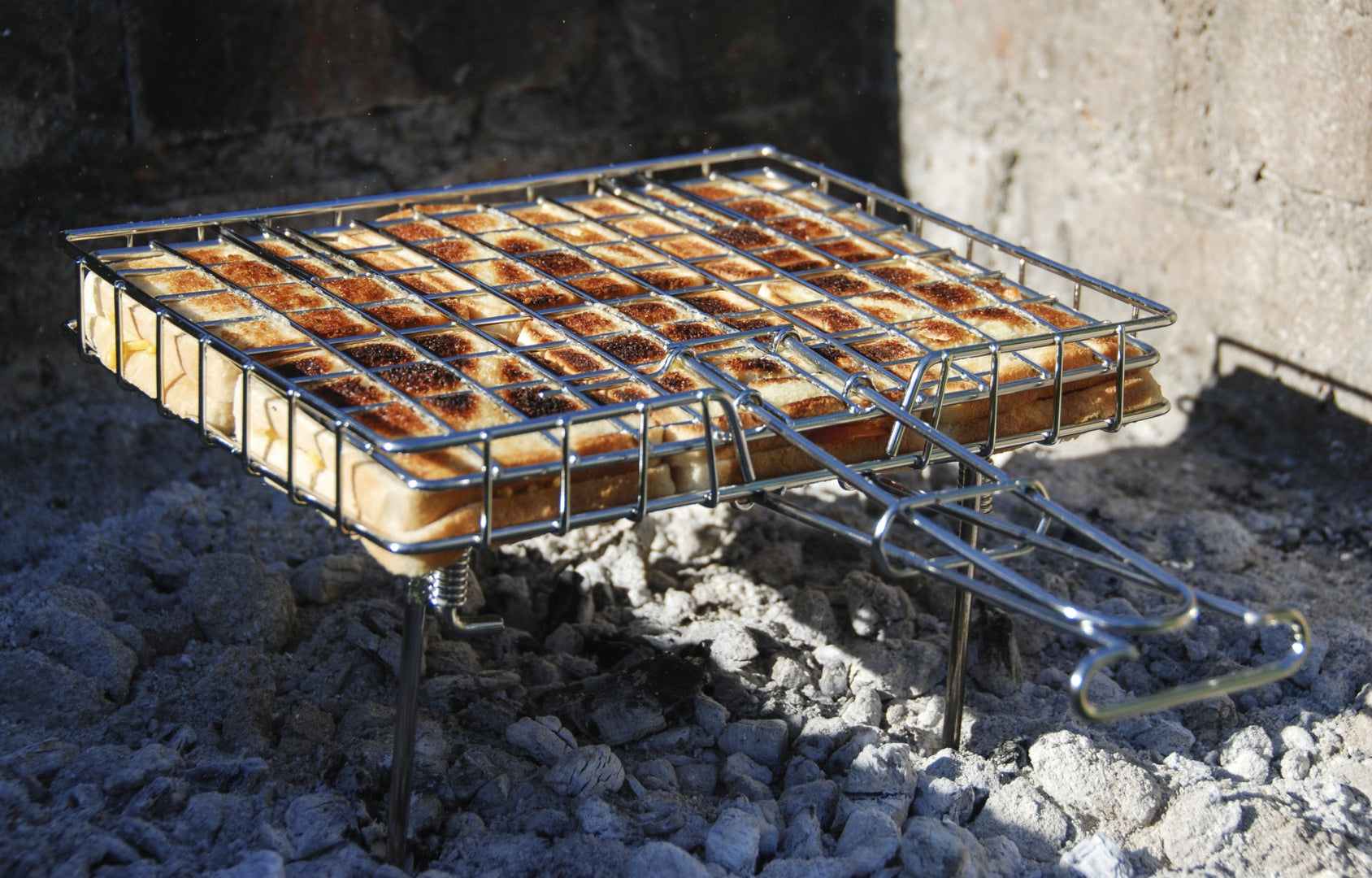 Entertainer GTO stainless steel braai lifestyle image