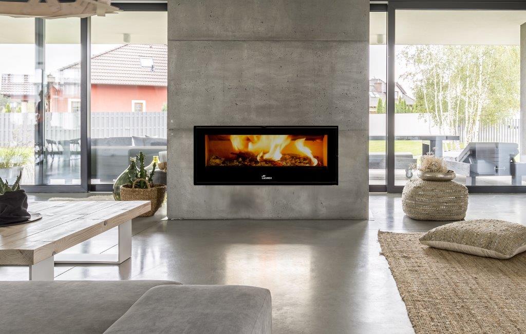 Lacunza Silver 1000 closed combustion fireplace lifestyle close-up
