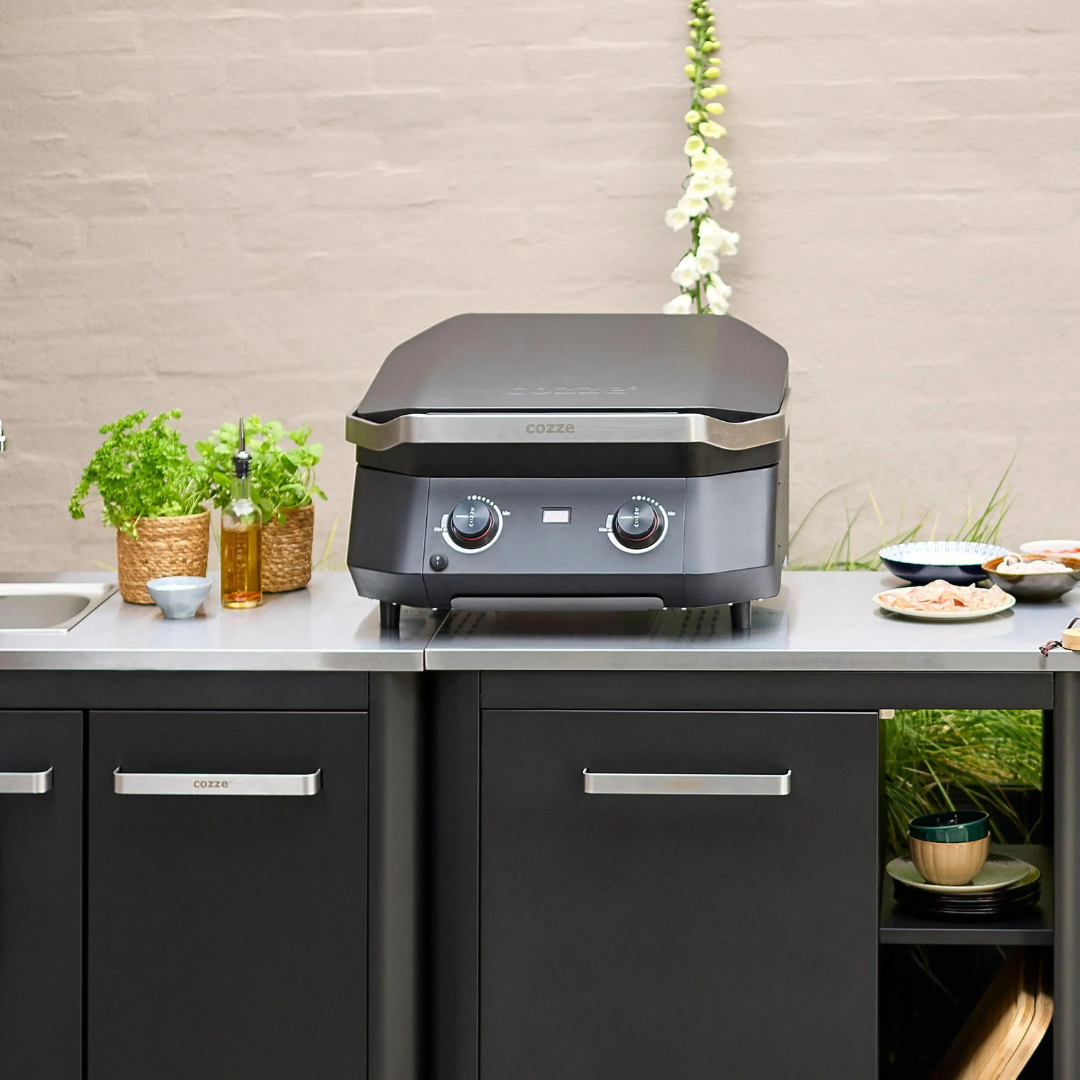 Plancha 500 lifestyle outdoor grill, modern cooking solution